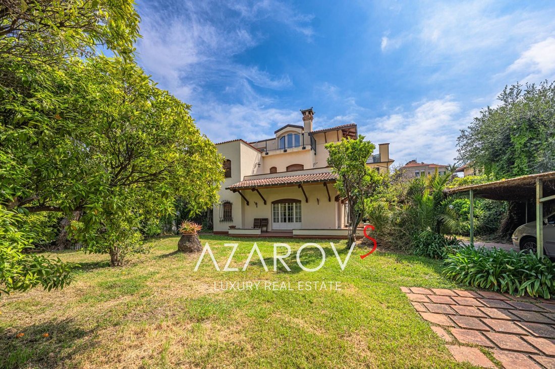 Villa in Bordighera, Liguria, Italy 1 - 17717237