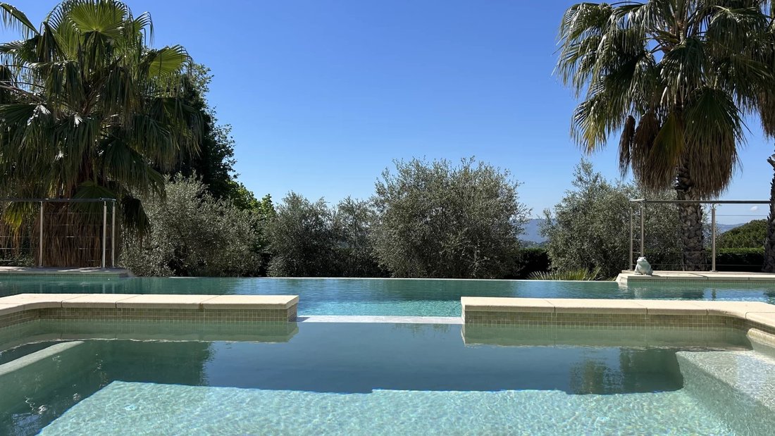Estate in Châteauneuf-Grasse, Provence-Alpes-Côte d'Azur, France 4 - 17837401