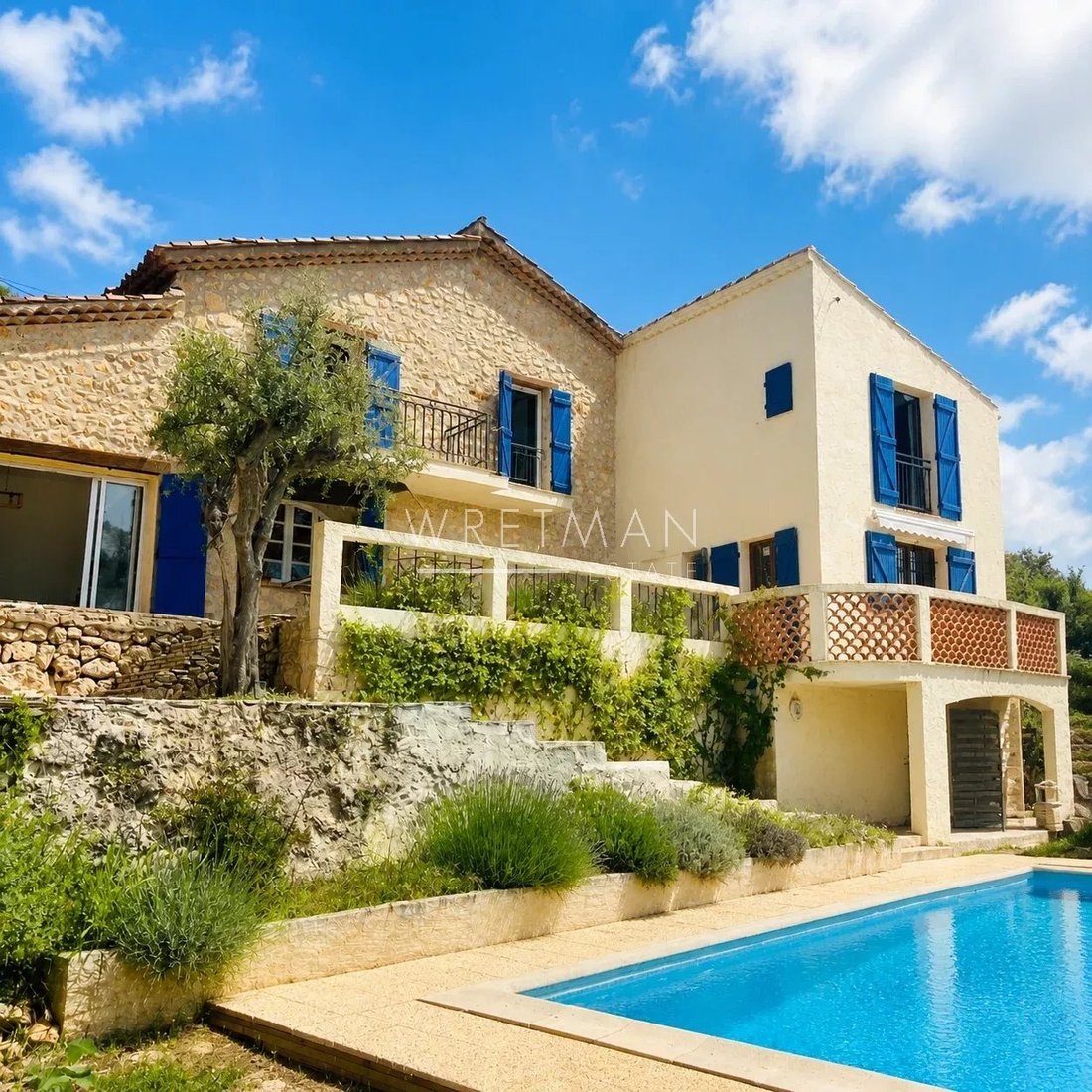 Villa in Bagnols-en-Forêt, Provence-Alpes-Côte d'Azur, France 1 - 17837359