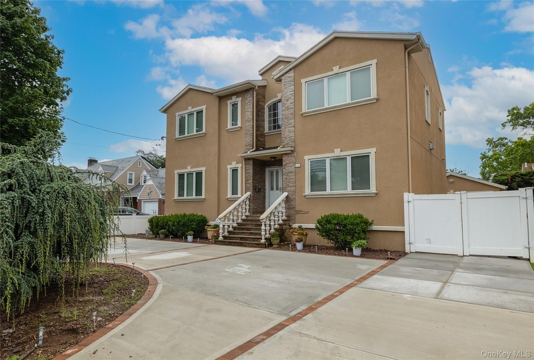 House in Oceanside, New York, United States 1 - 17836480