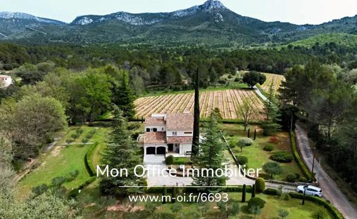House in Trets, Provence-Alpes-Côte d'Azur, France 1