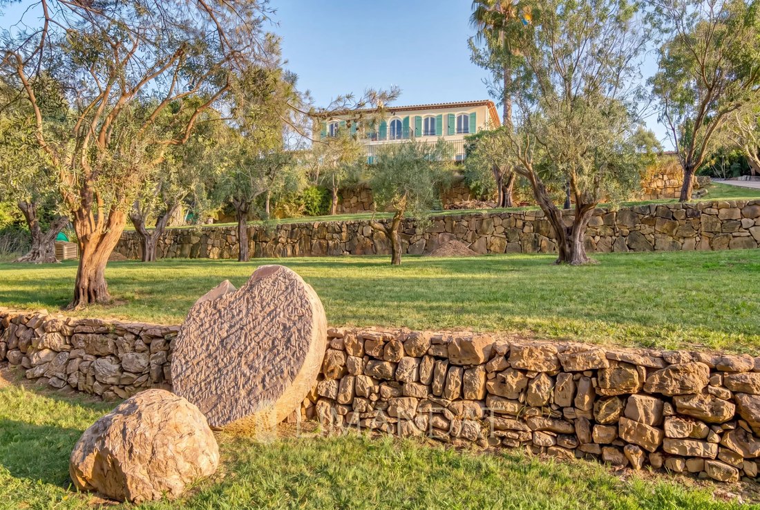 Estate in Mougins, Provence-Alpes-Côte d'Azur, France 2 - 17837558