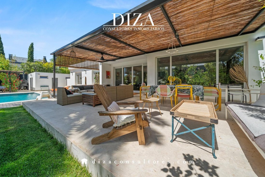 Villa in Somosaguas, Pozuelo de Alarcon, Comunidad de Madrid 3 - 17837435
