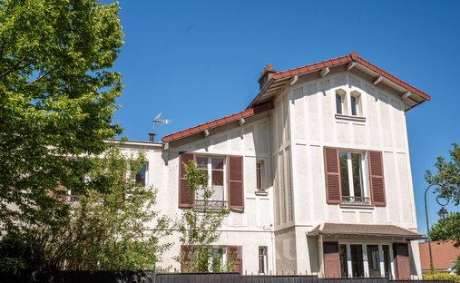 House in Mairie, Garches, France 1