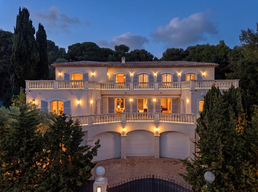 Villa in Saint-Jean-Cap-Ferrat, Provence-Alpes-Côte d'Azur, France 1 - 17837096