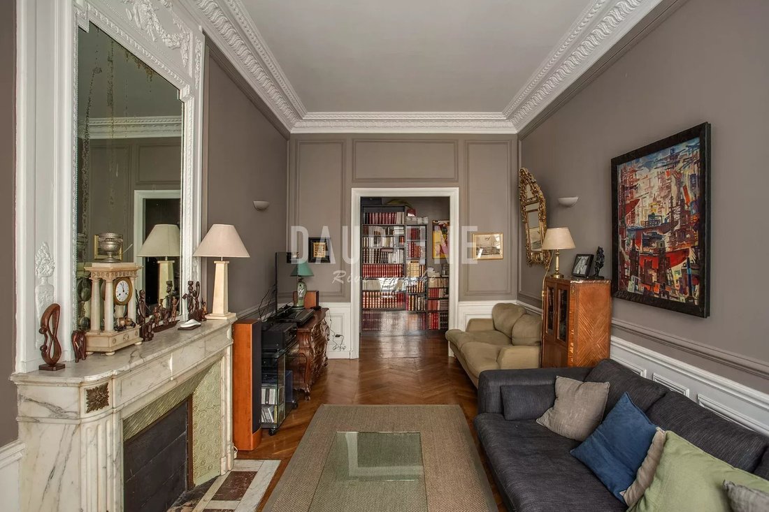 Apartment in Saint Thomas d'Aquin, Paris 7e Arrondissement, Paris 4 - 17837544