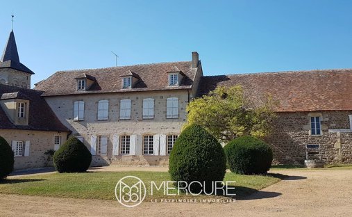 Castle in Haut-Bocage, Auvergne-Rhône-Alpes, France 1