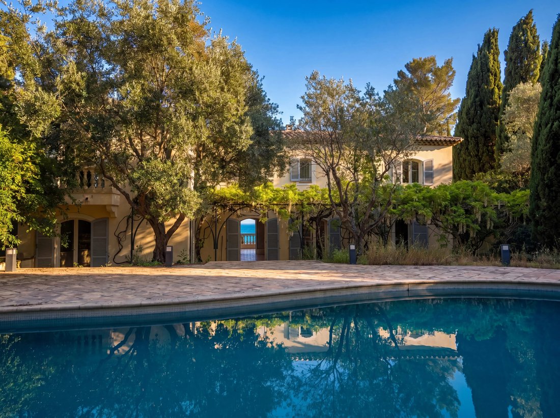 Villa in Saint-Jean-Cap-Ferrat, Provence-Alpes-Côte d'Azur, France 5 - 17837096