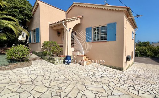 Villa in Frejus, Provence-Alpes-Côte d'Azur, France 1