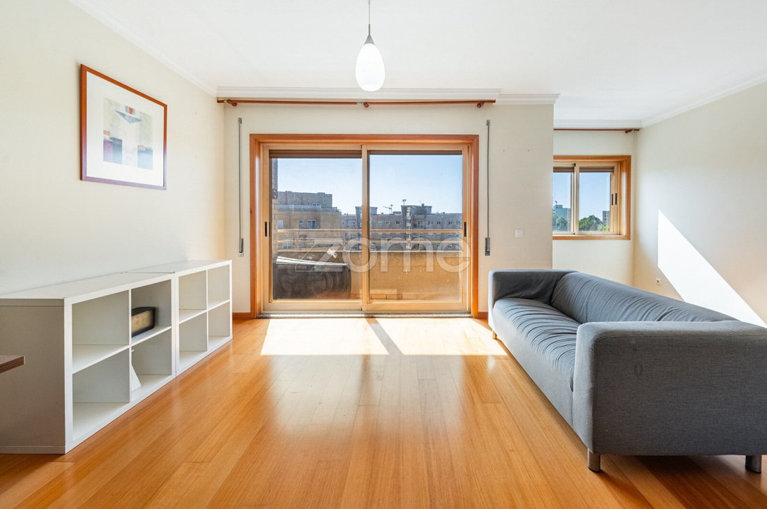 Apartment in Mafamude e Vilar do Paraiso, Porto District, Portugal 1 - 17840175