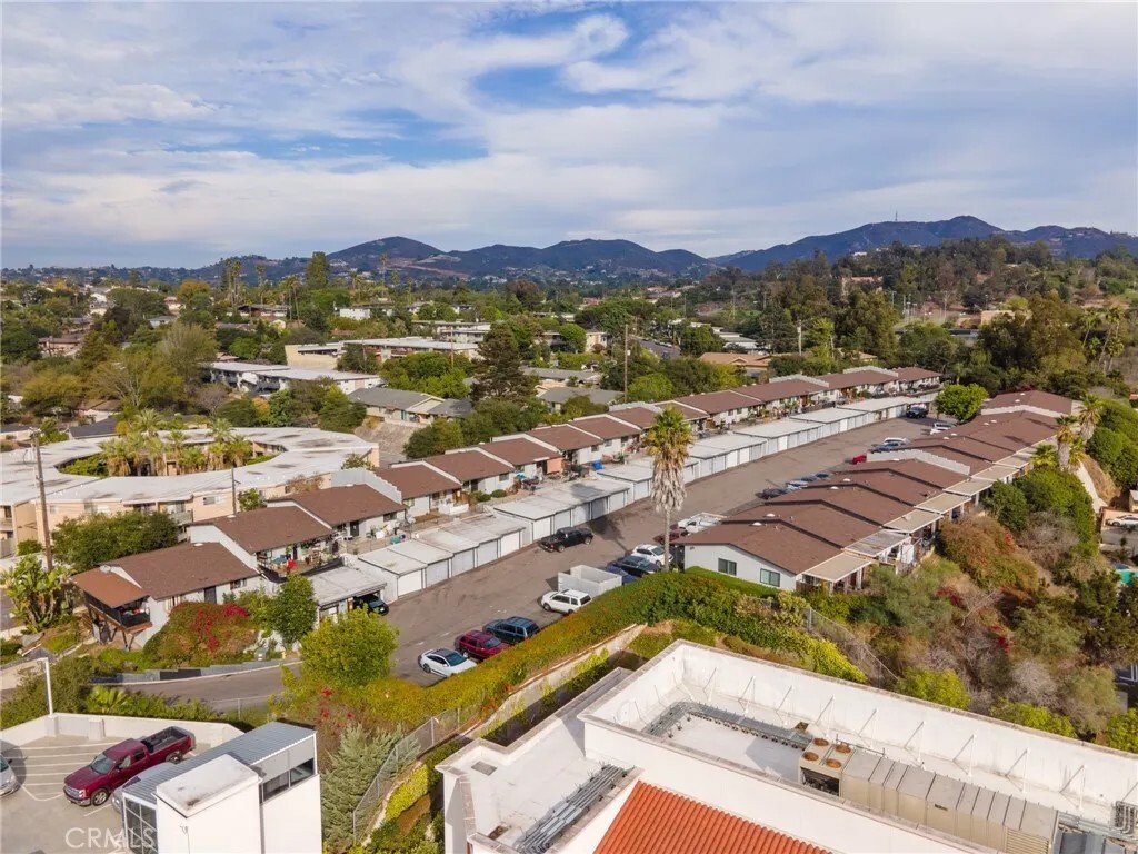 Vista, California, United States 1 - 16734171