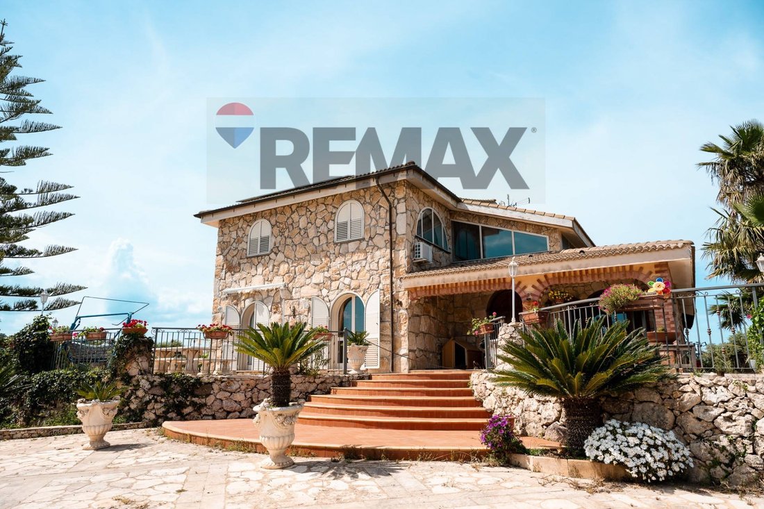 Villa in Solarino, Sicily, Italy 1 - 17699620
