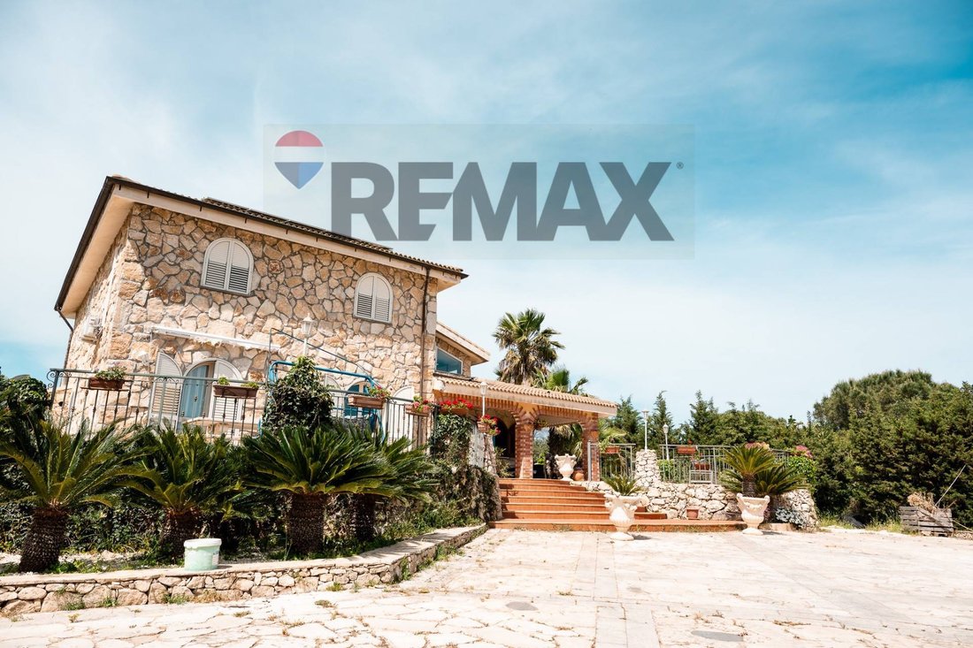 Villa in Solarino, Sicily, Italy 2 - 17699620