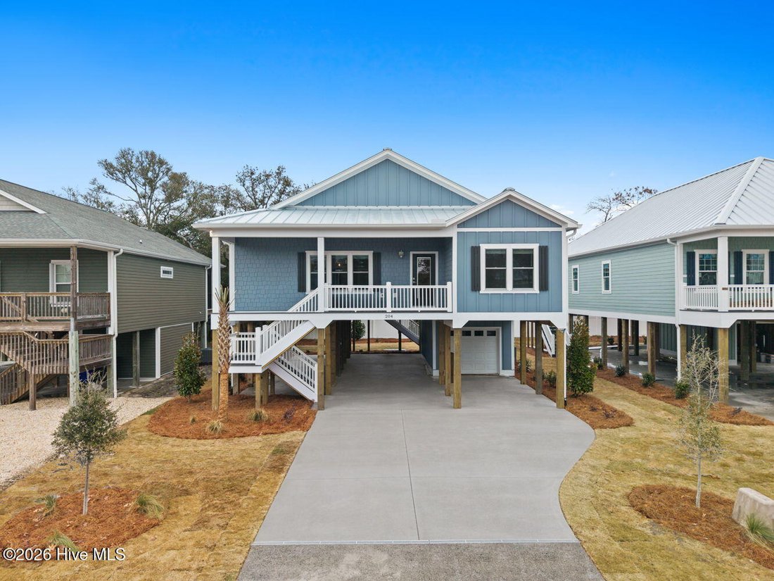 House in Oak Island, North Carolina, United States 4 - 17838010