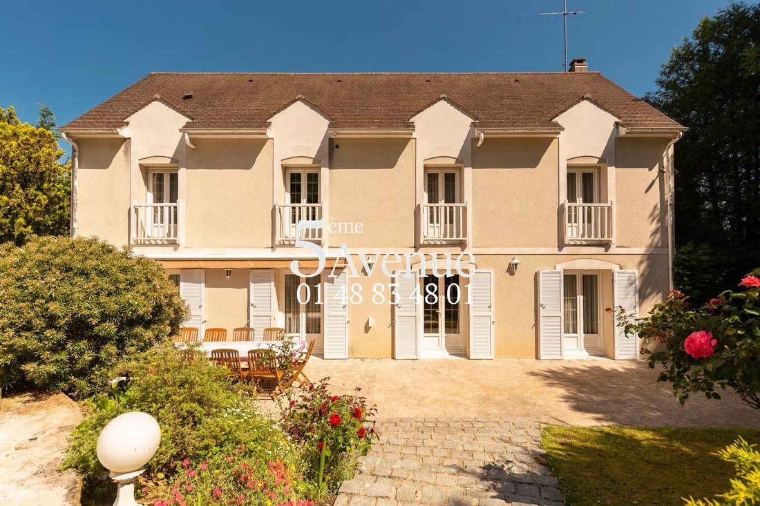 Villa in Lagny-sur-Marne, Ile-de-France, France 1 - 16263674