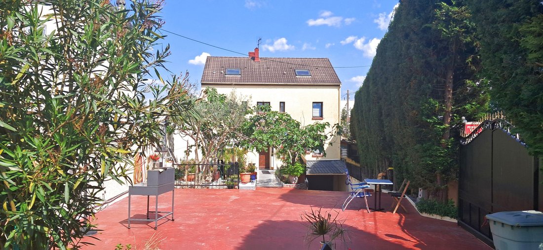 House in Arrondissement of Bobigny, Ile-de-France, France 1 - 15959810