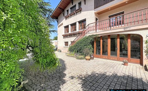 House in Genay, Auvergne-Rhône-Alpes, France 1