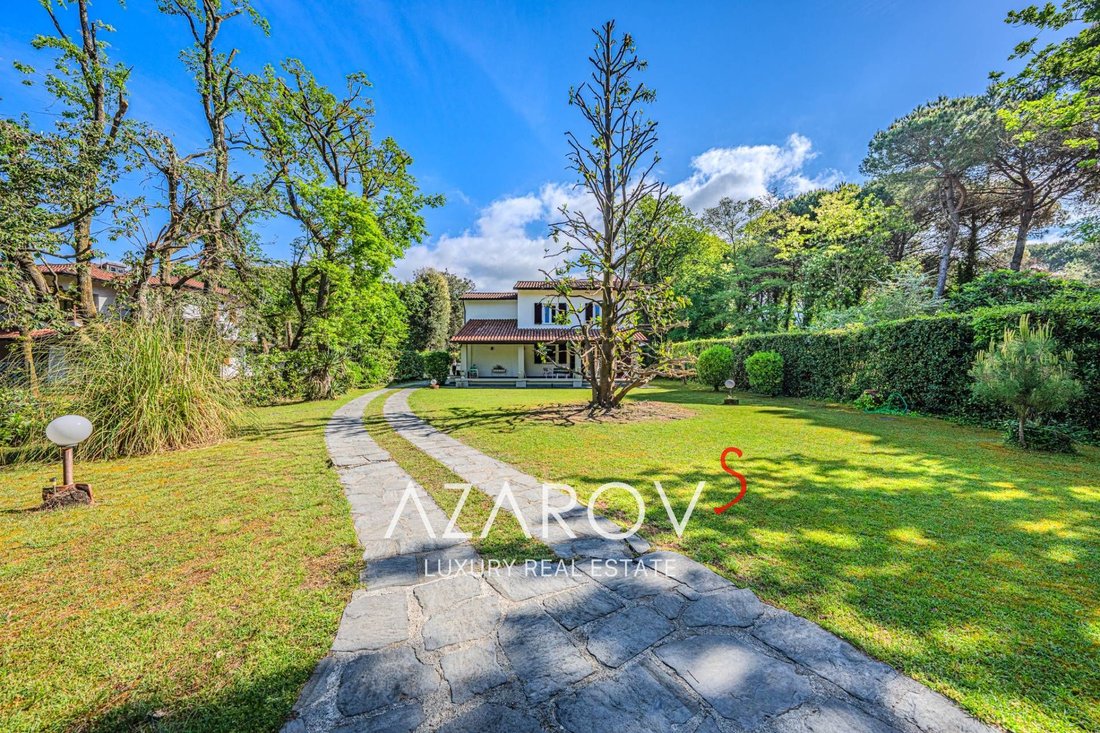 Villa in Ronchi, Massa, Italy 2 - 17830555
