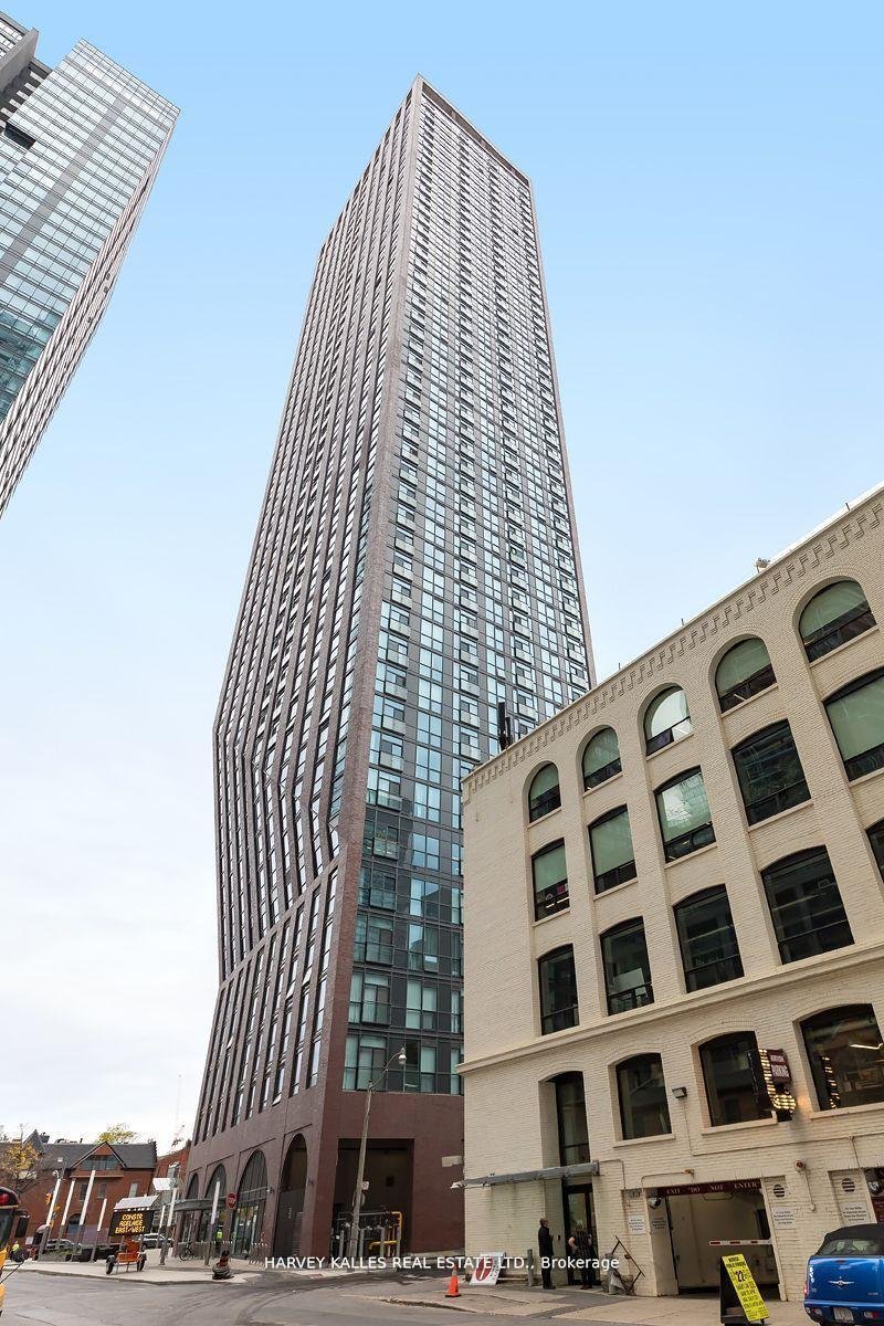 Condo in Toronto, Ontario, Canada 2 - 17840791