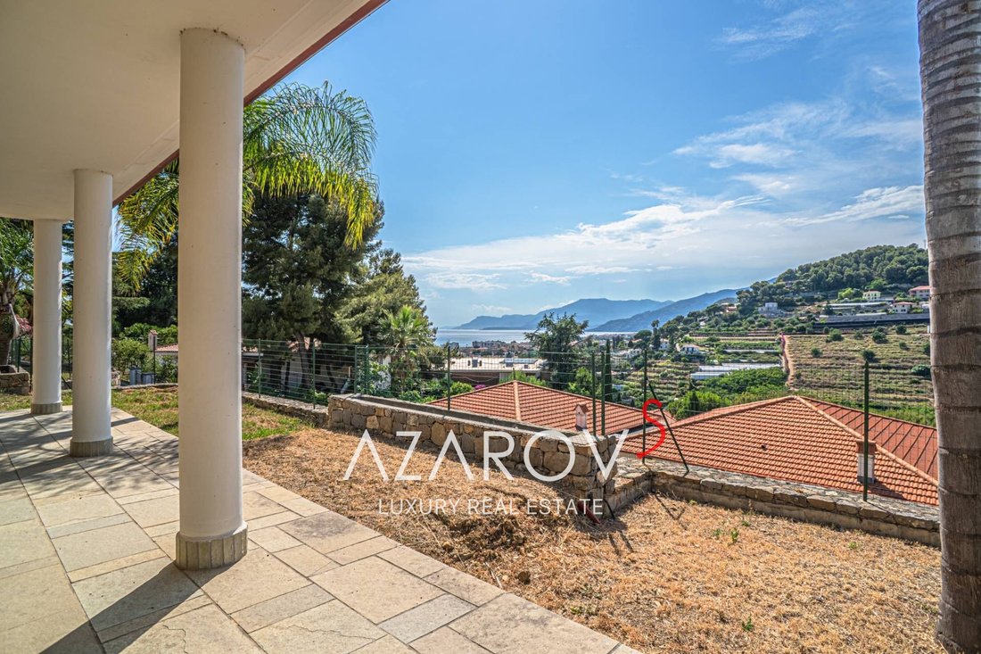 Villa in Bordighera, Liguria, Italy 1 - 15988273