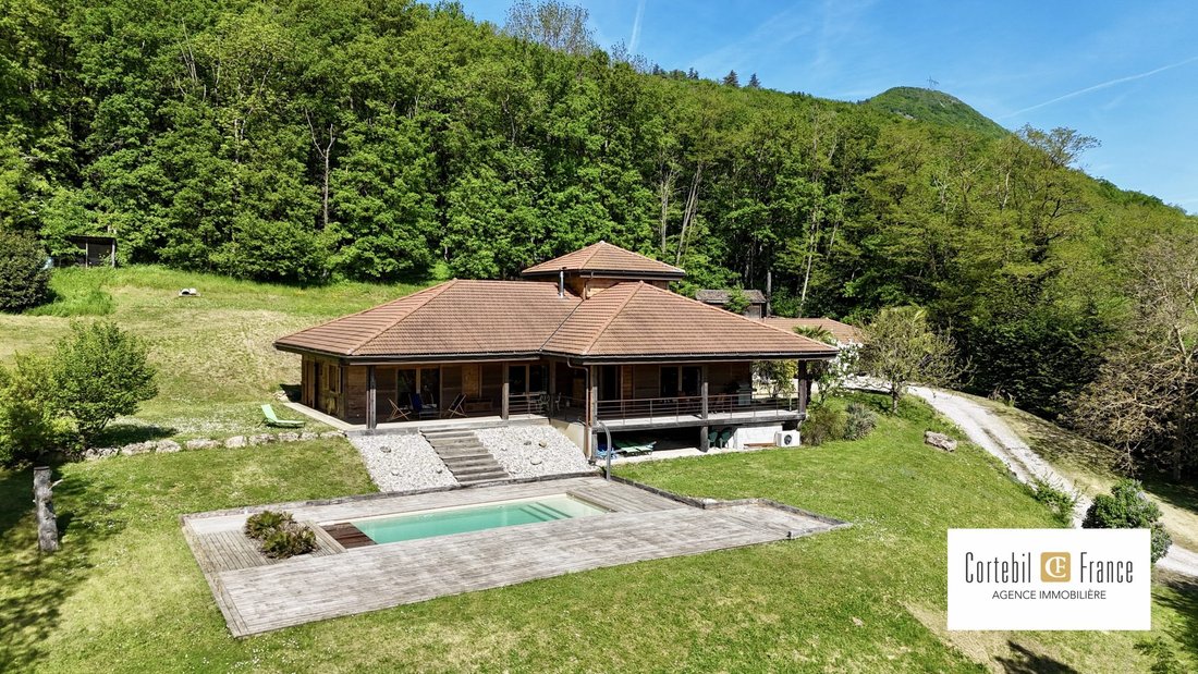 Villa in Chaumont, Auvergne-Rhône-Alpes, France 1 - 17840887