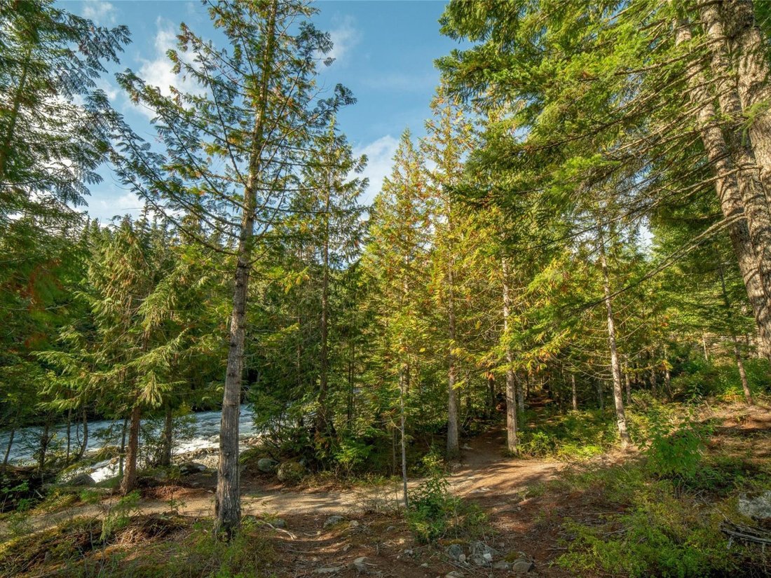 Land in Whistler, British Columbia, Canada 3 - 17840780