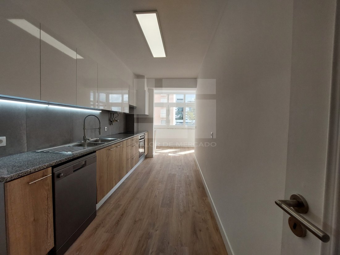 Apartment in Sao Domingos de Benfica, Lisbon, Portugal 3 - 17840141