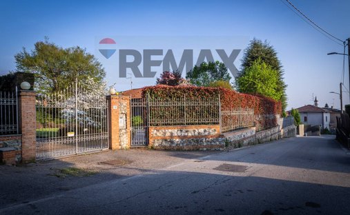 Villa in Cirimido, Lombardy, Italy 1