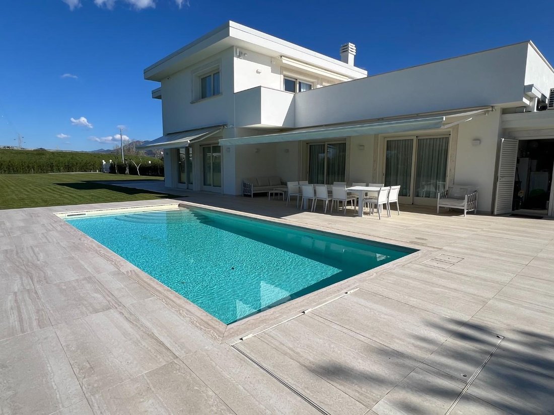 Villa in Pietrasanta, Tuscany, Italy 4 - 17839606
