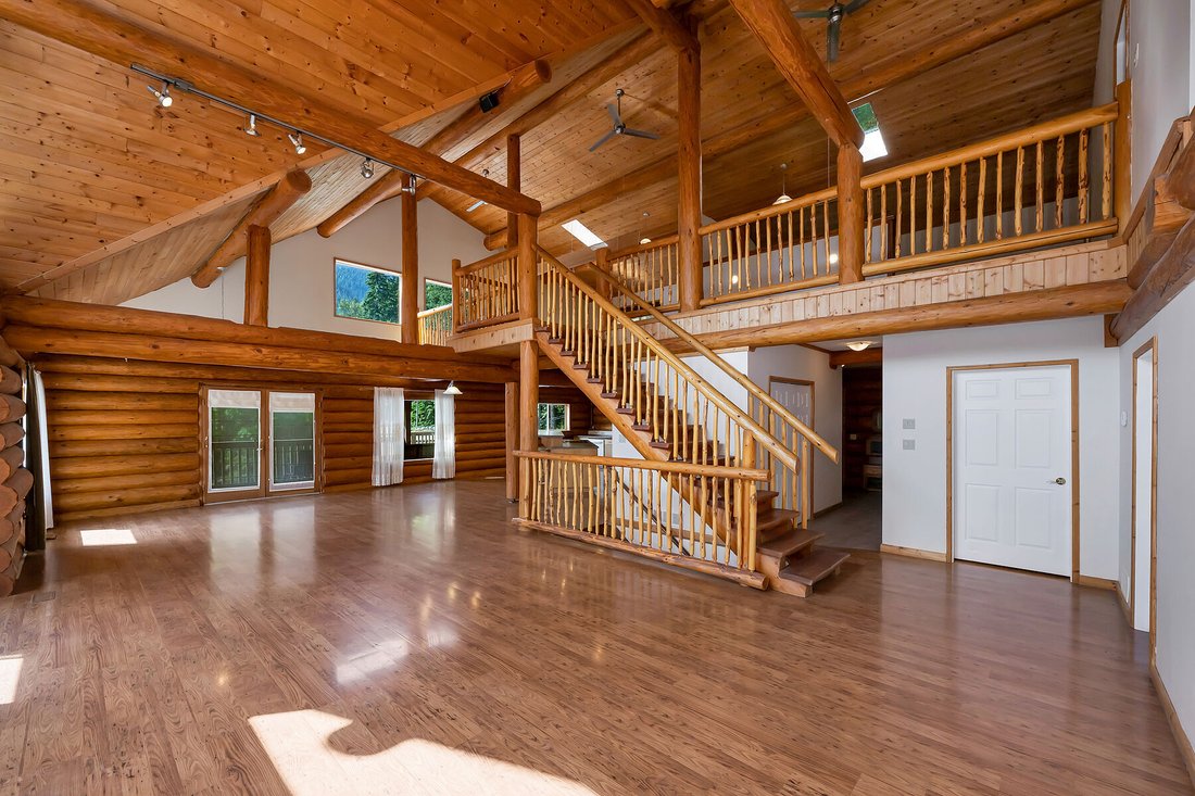 House in Lake Cowichan, British Columbia, Canada 4 - 17839676