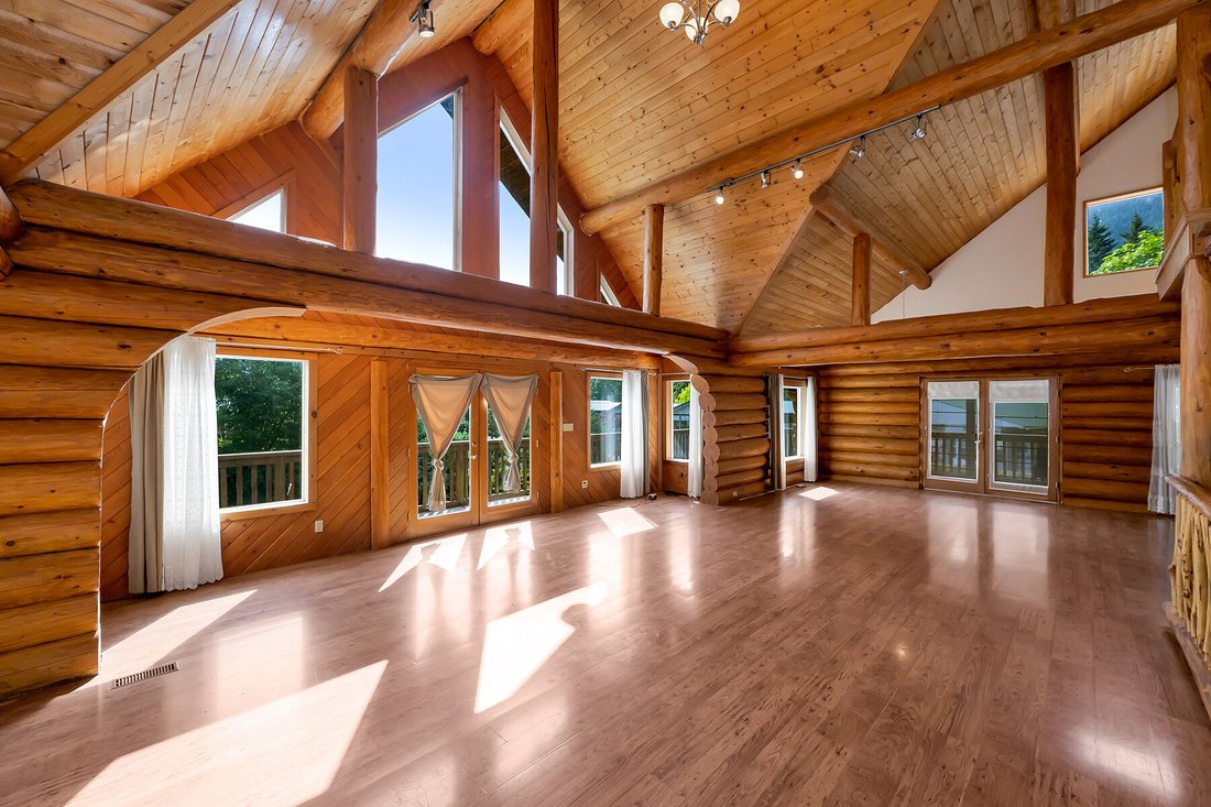 House in Lake Cowichan, British Columbia, Canada 3 - 17839676