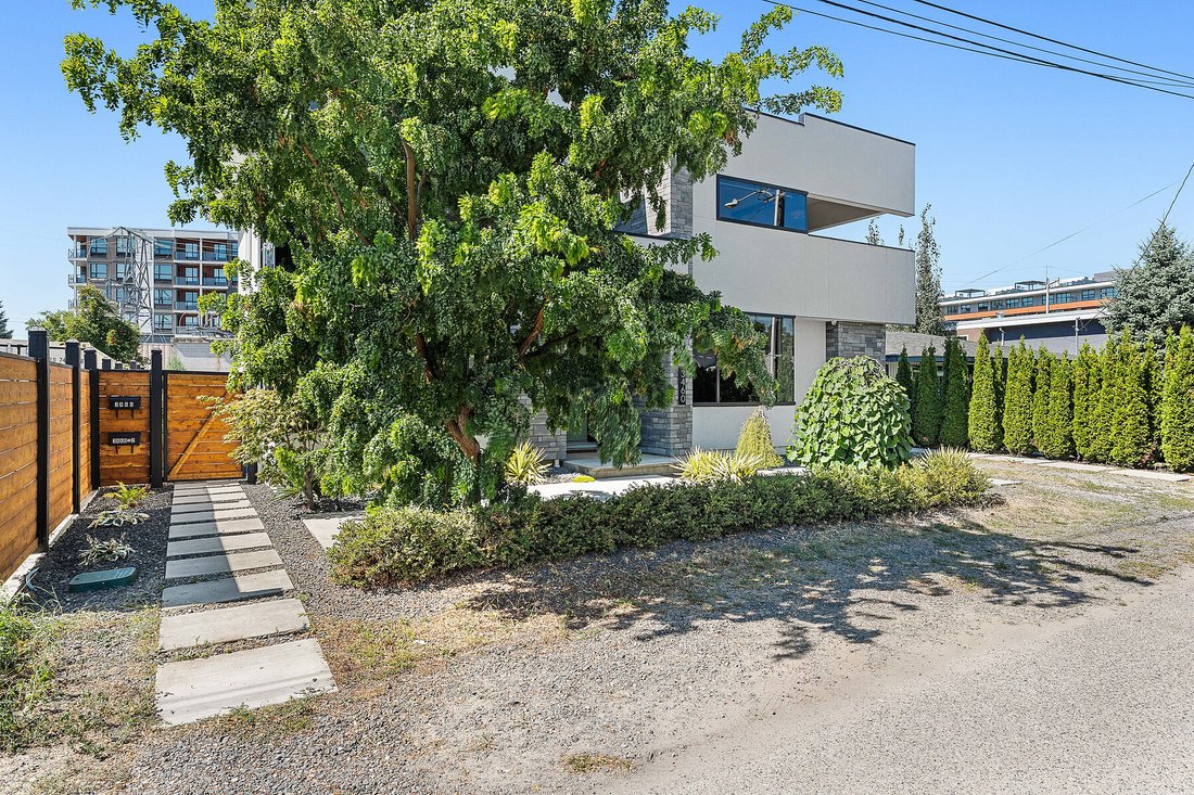 House in Kelowna, British Columbia, Canada 4 - 17839612