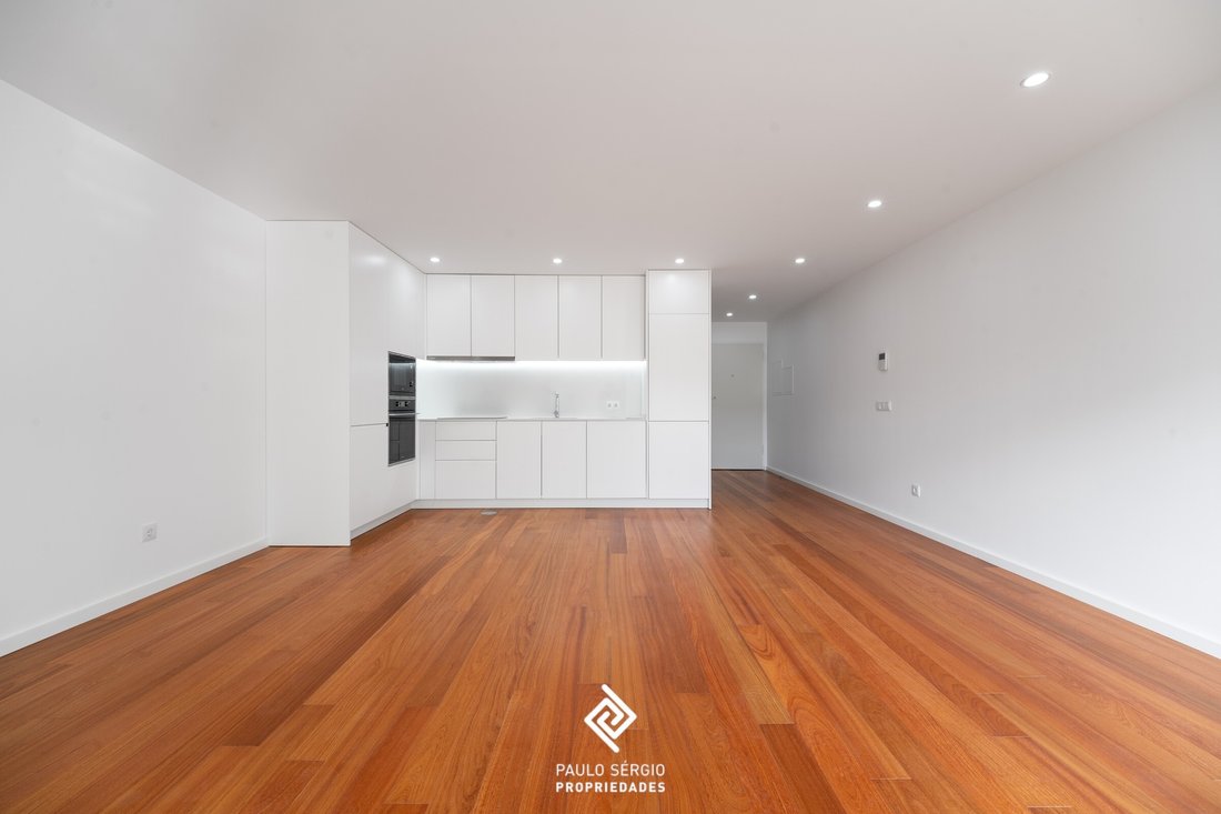 Apartment in Espinho, Aveiro District, Portugal 1 - 17840178