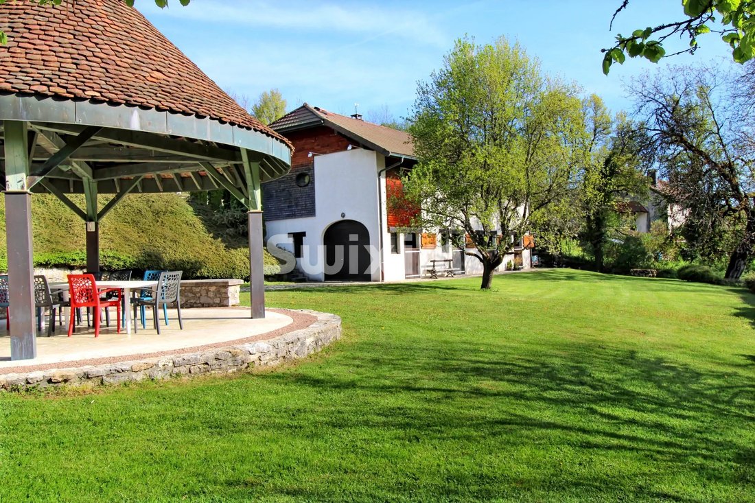 Estate in Saint-Claude, Bourgogne – Franche-Comté, France 1 - 17423701