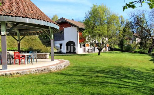 Estate in Saint-Claude, Bourgogne-Franche-Comté, France 1