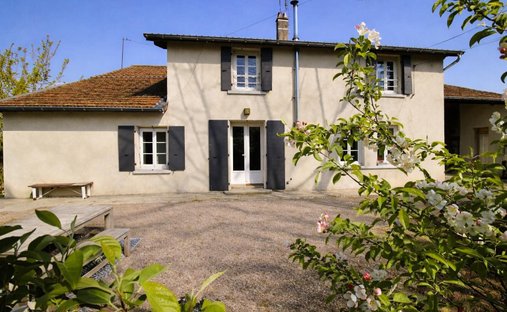 House in Thil, Auvergne-Rhône-Alpes, France 1