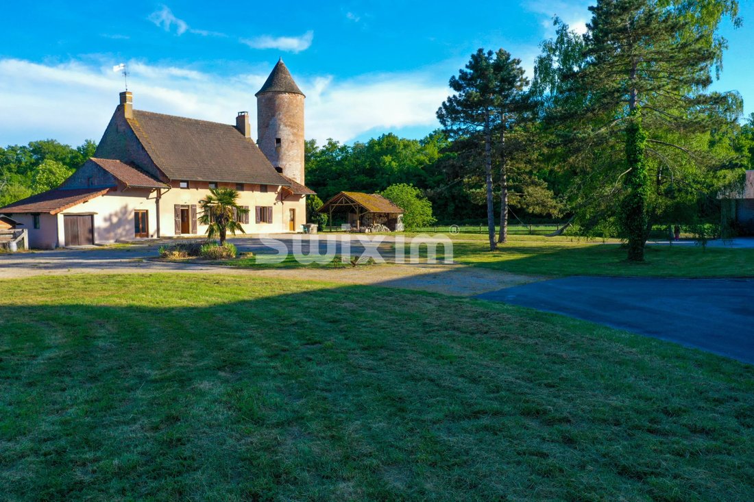 Estate in Toutenant, Bourgogne – Franche-Comté, France 1 - 17839965