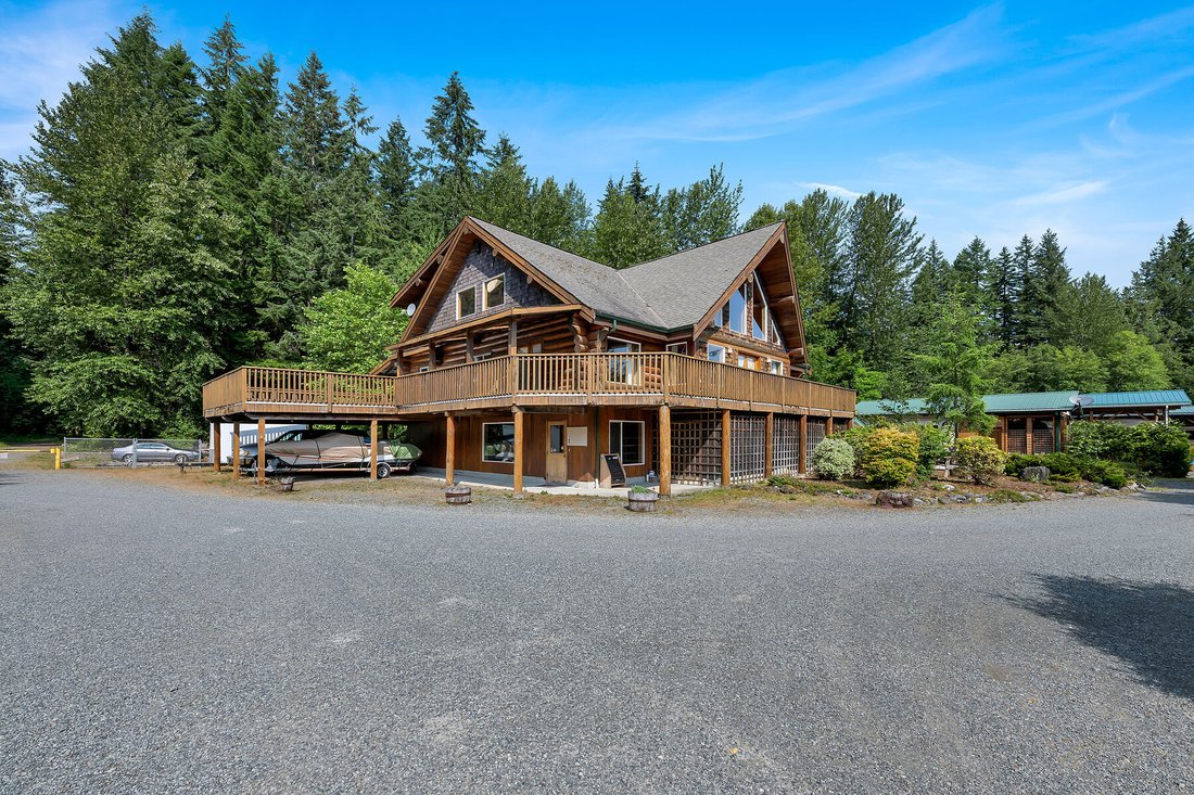 House in Lake Cowichan, British Columbia, Canada 2 - 17839676