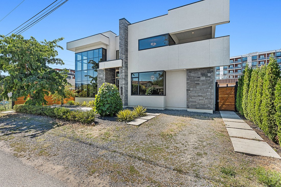 House in Kelowna, British Columbia, Canada 2 - 17839612