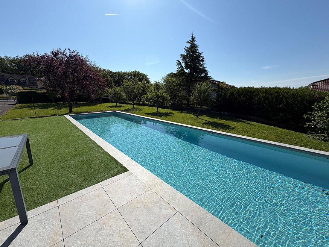 Villa in Saint-Germain-sur-Rhone, Auvergne-Rhône-Alpes, France 3 - 17840041