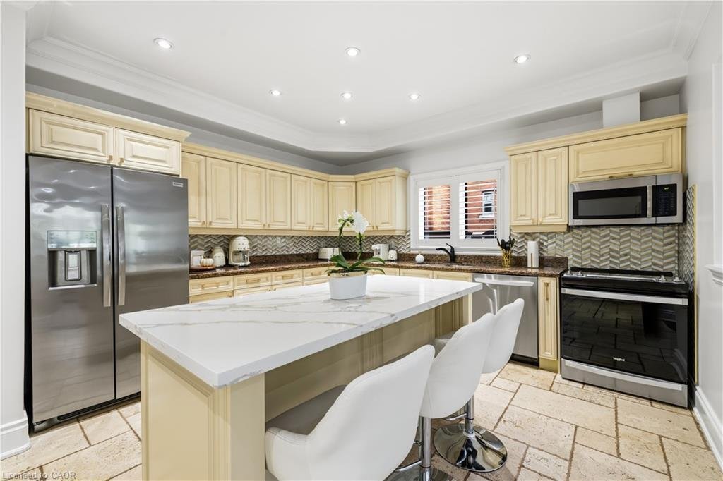 House in Hamilton, Ontario, Canada 5 - 17840339