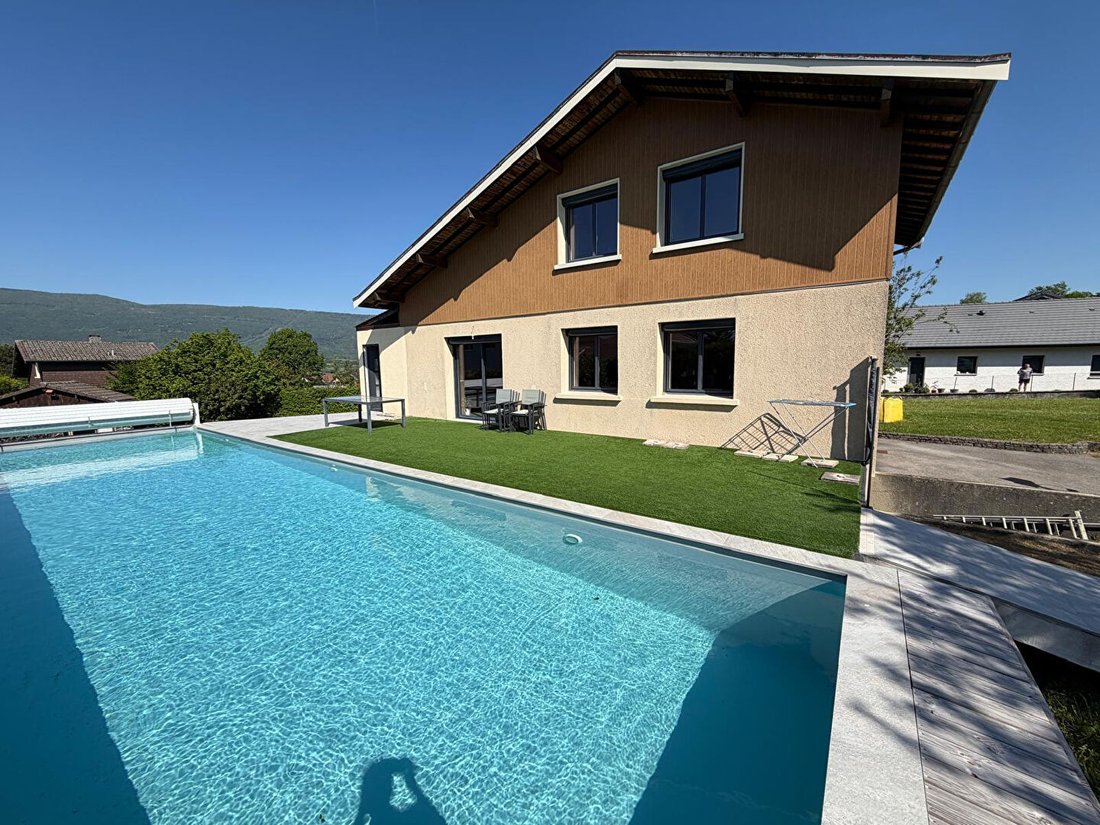 Villa in Saint-Germain-sur-Rhone, Auvergne-Rhône-Alpes, France 1 - 17840041