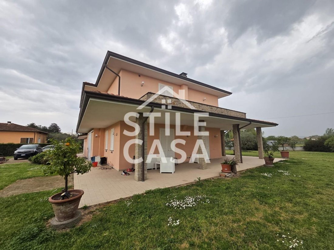 Villa in Center, Capannori, Tuscany 1 - 17839661