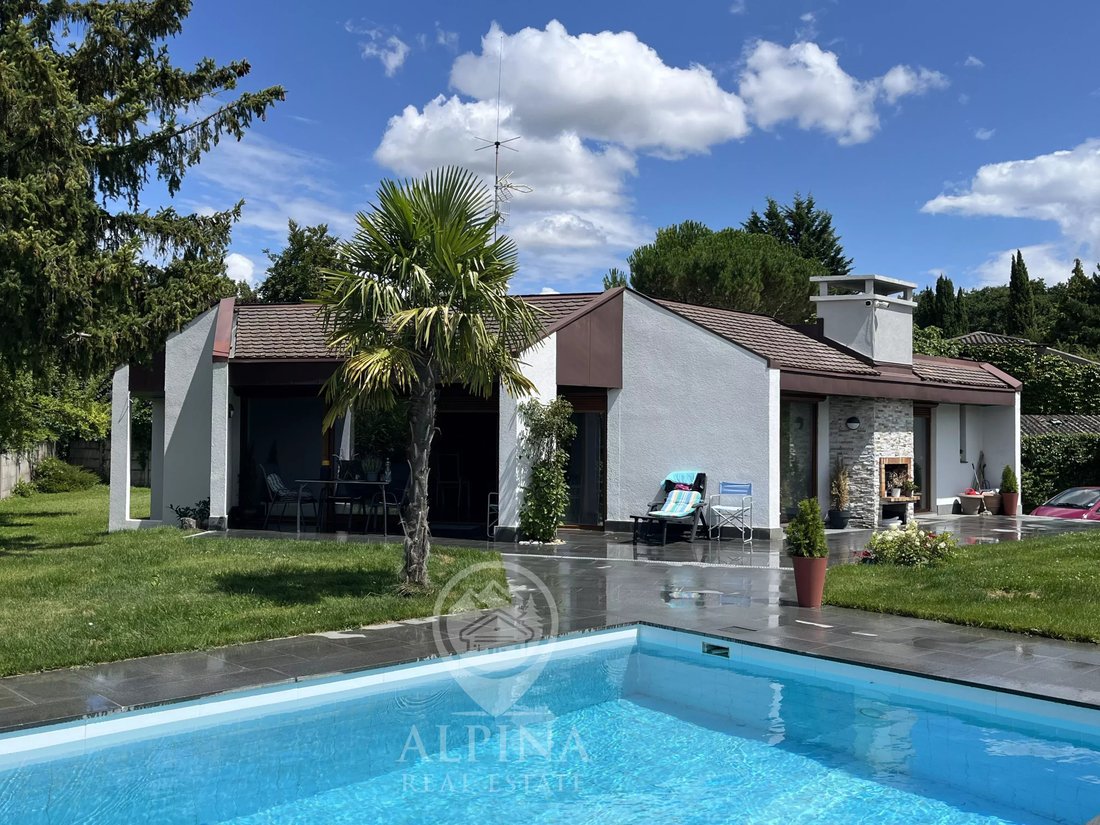 Vessy, Geneva – Architect Designed Villa With Outdoor Swimming Pool