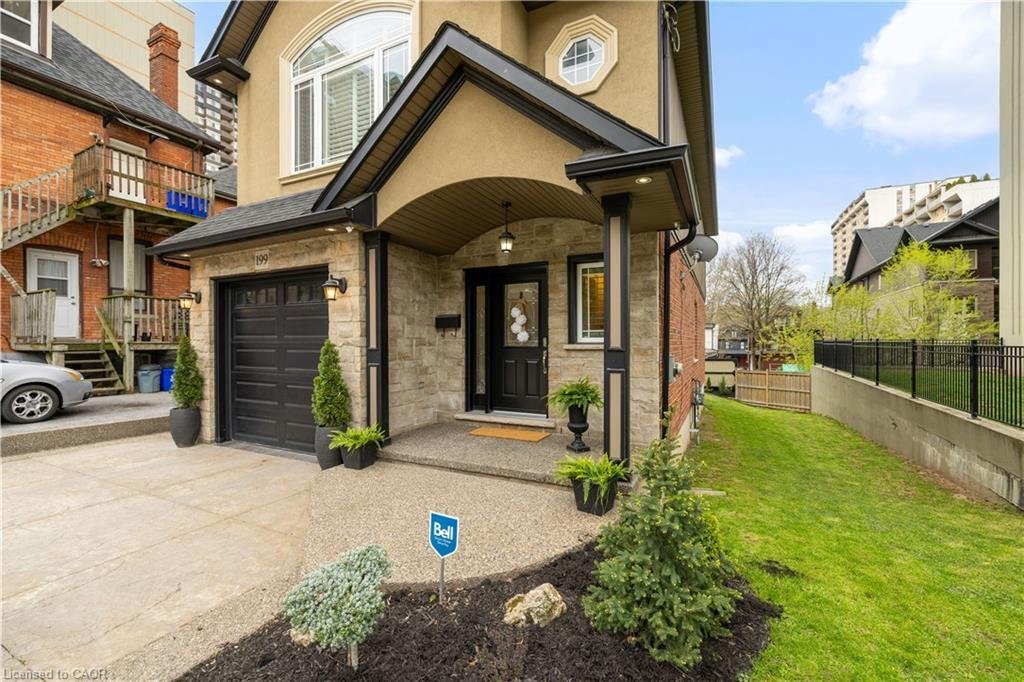 House in Hamilton, Ontario, Canada 1 - 17840339