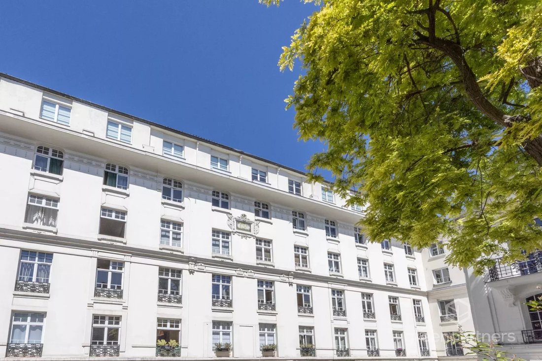 Apartment in Montrouge, Ile-de-France, France 1 - 17838277