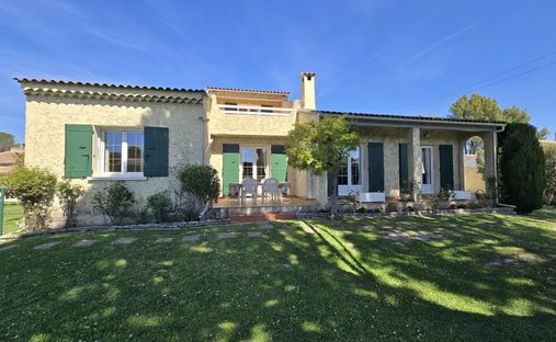 Villa in Ouest, Entraigues-sur-la-Sorgue, France 1