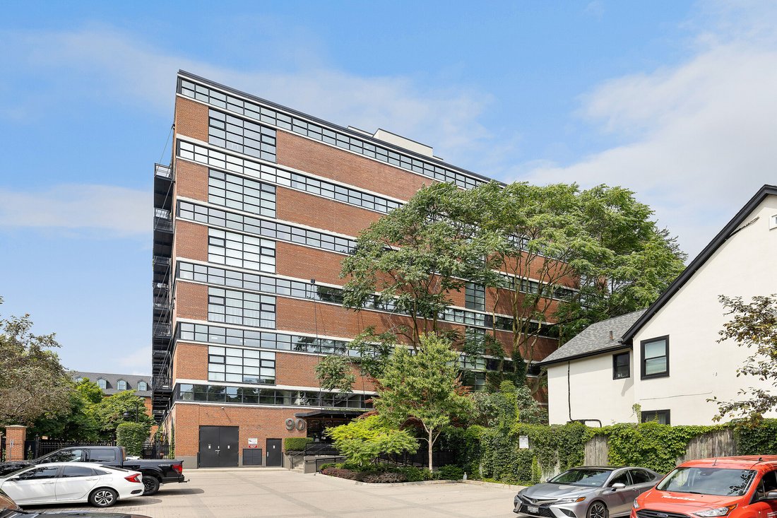 Condo in Toronto, Ontario, Canada 2 - 17841056