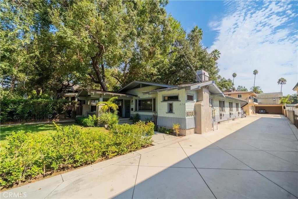 Altadena, California, United States 1 - 17839155
