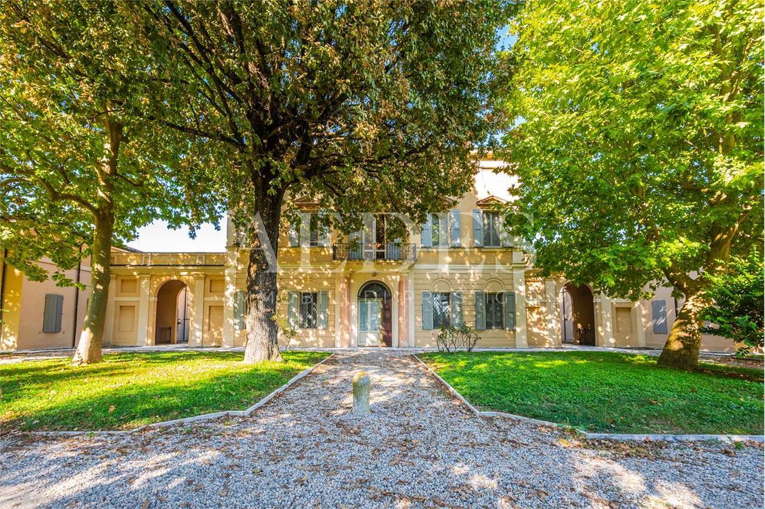 Apartment in Historic Center, Modena, Emilia-Romagna 1 - 17839207